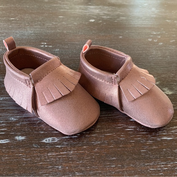 💙3/$12 Pink Glitter Moccasins 6-9 Months - Picture 1 of 8